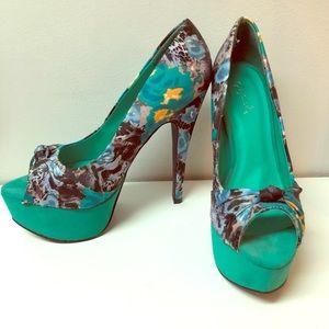 Teal pumps